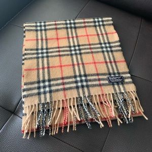 🧣Burberry lambwool scarf🧣